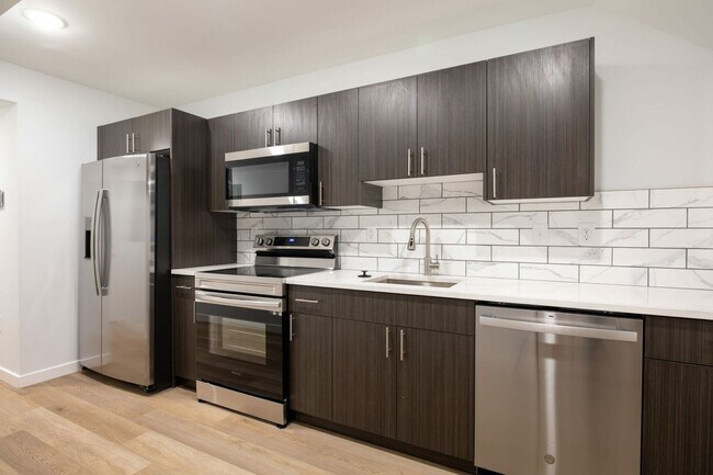 Building Photo - 645 Brooklyn St Unit B Rental