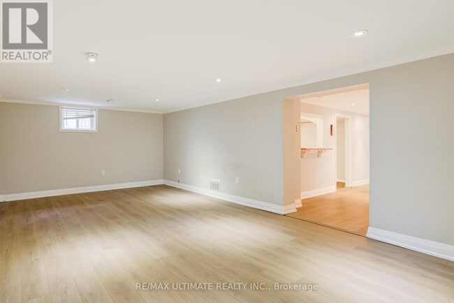 Photo - 114 Canlish Rd