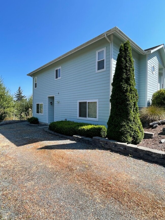 Building Photo - 2128 Freund St