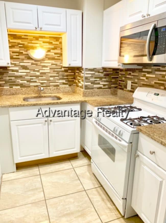 Building Photo - 10 4th Street Pl Unit 1