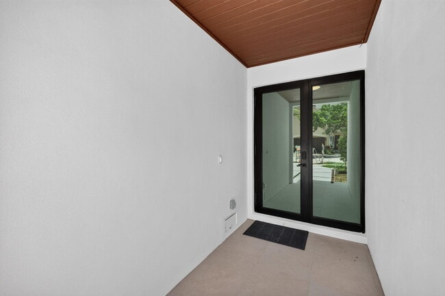 Photo - 704 SW 9th St