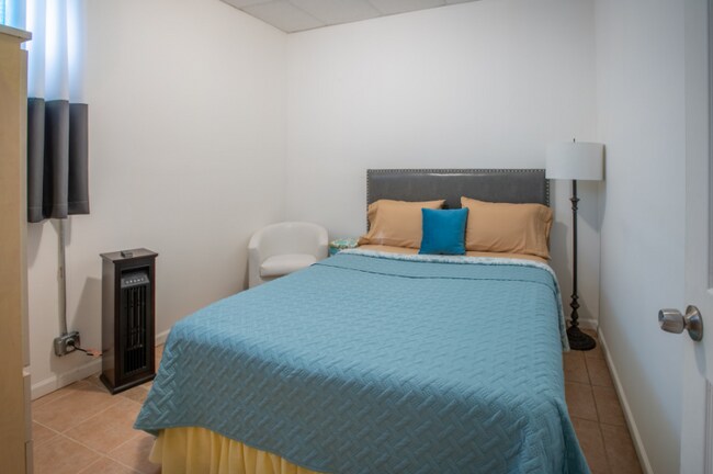 Photo - 445 E Bowen Ave