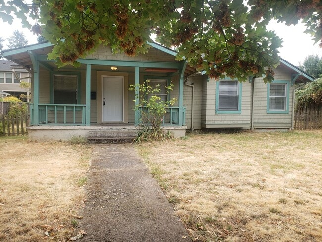 Building Photo - 1032 NE Madrona St
