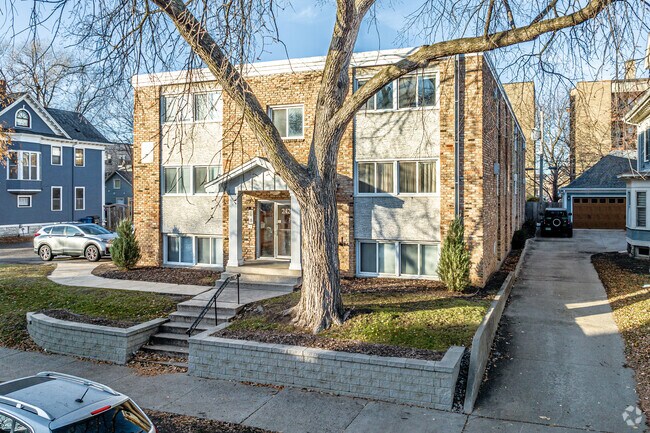 Photo - 2420 Dupont Ave S