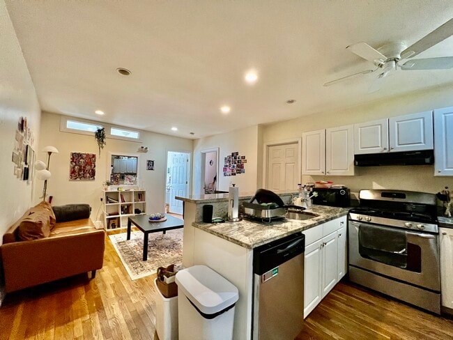 Building Photo - 66 Egmont St Unit 2