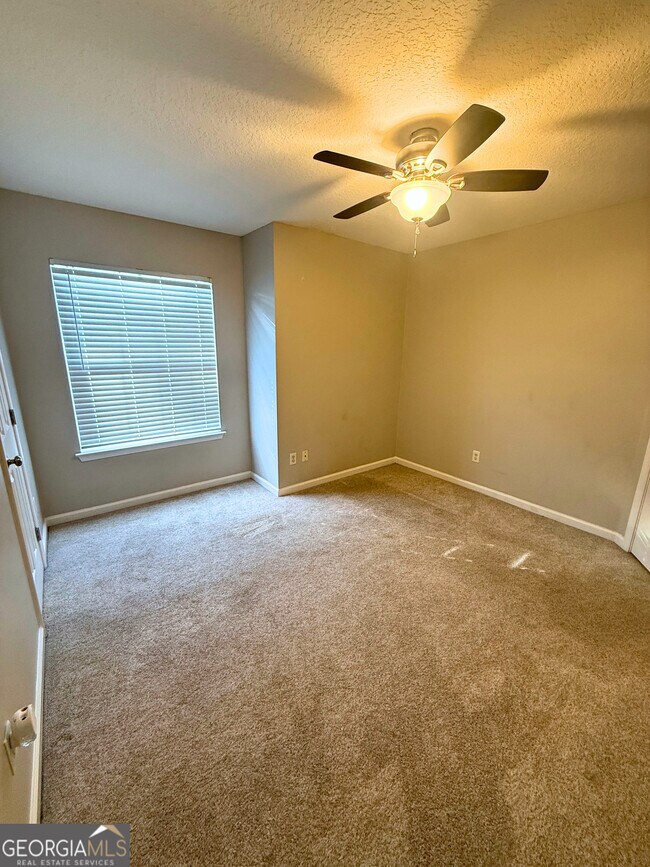 Photo - 122 Royal Acres Cir