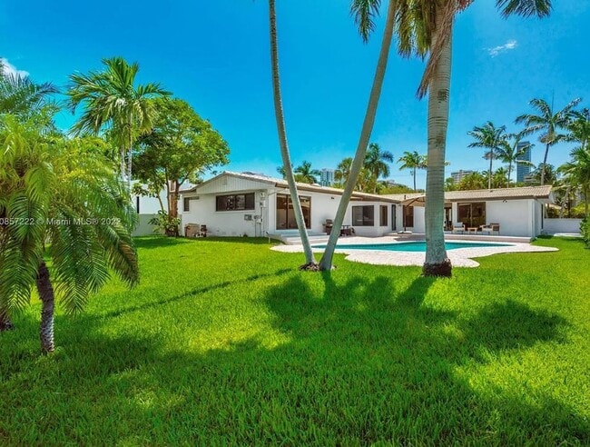 Photo - 536 Hibiscus Dr