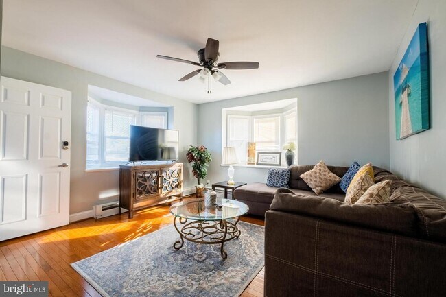 Photo - 700 Charing Cross Rd