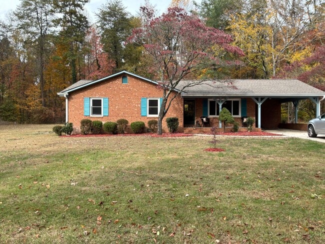 Building Photo - Spacious 3-Bed, 2-Bath Home in Lexington, NC