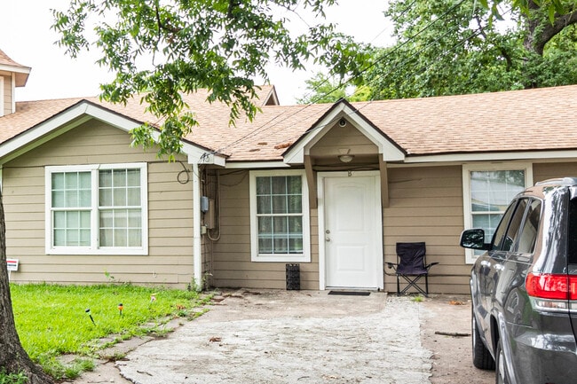 Building Photo - 304 Truman St, Unit B