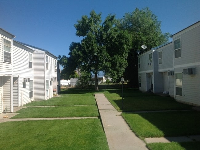 Yellowstone Townhouse Apartments - Yellowstone Townhouse Apartments