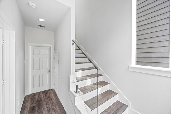 Photo - 4011 Ward St