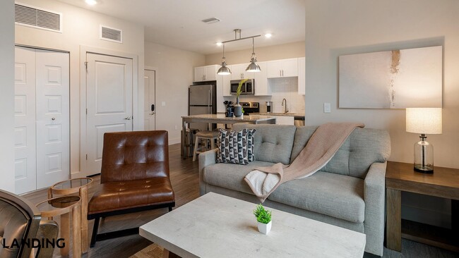 Building Photo - 5885 Lakehurst Dr