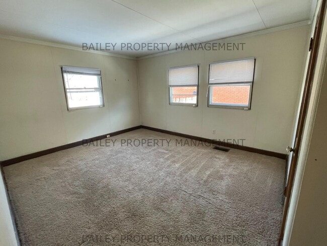 Photo - 1661 Richmond Dr