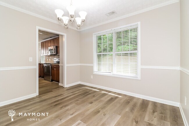 Photo - 700 Castlebrooke Dr SE