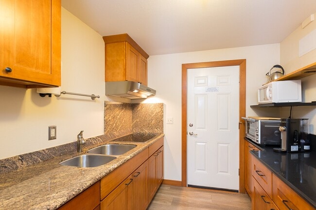 Photo - 218 W Bell St