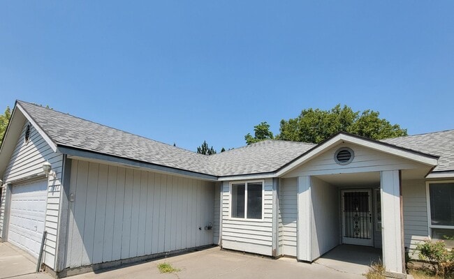 Building Photo - Kennewick Rambler for Rent Rental