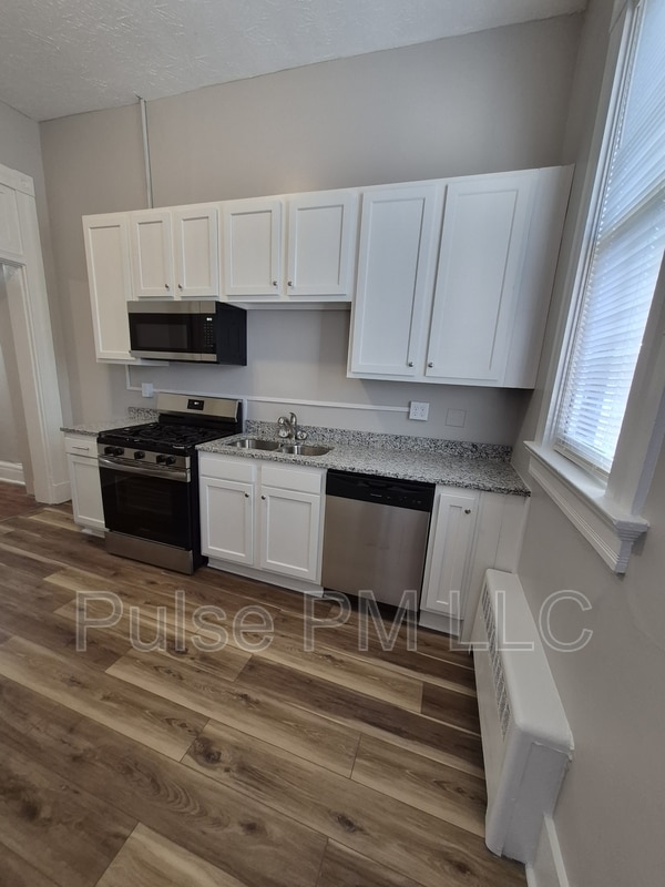 Photo - 638-640 6th Avenue - 638-2
