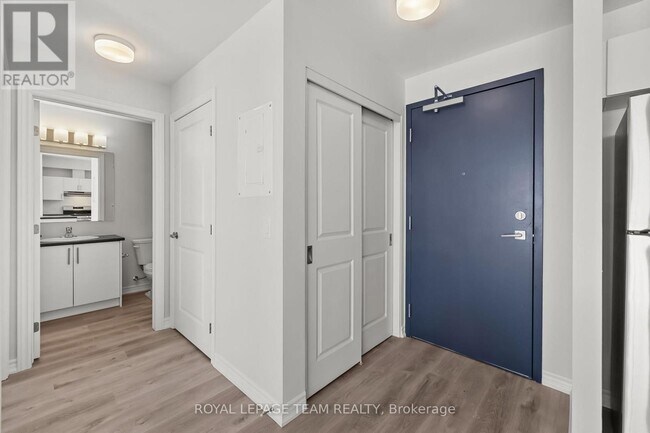 Photo - 397 Codd's Rd Unité 607