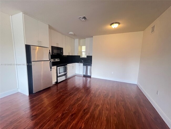 Photo - 2880 Pine Tree Dr Apartment Unit 7