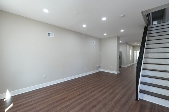 Photo - 1709 Moore St