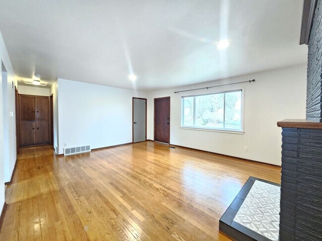 Photo - $2,300 - 3 Bed / 2 Bath Rancher Home in Perry District