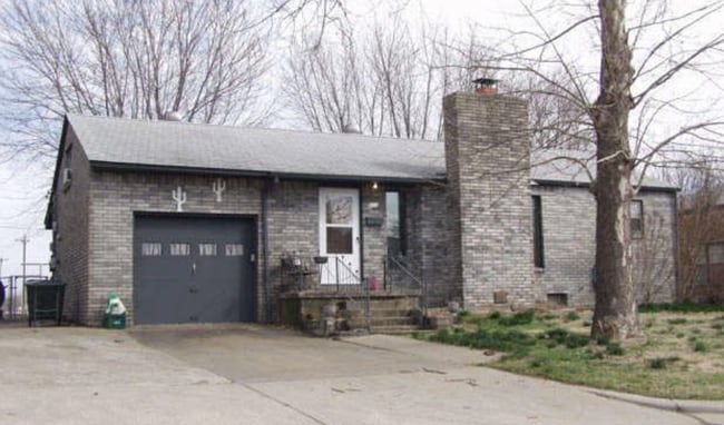 Building Photo - 3 Bedroom home located off Main St Owasso