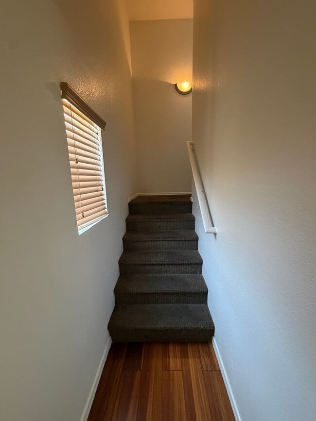 Photo - 2 BD/2.5BA MESA TOWNHOME FOR RENT!