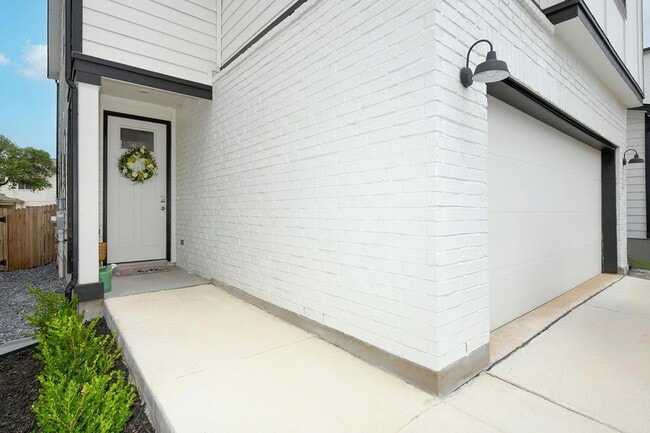 Photo - 16011 Babcock Rd