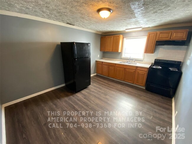 Photo - 303 Southern St