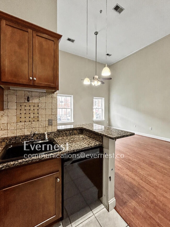 Photo - 2418 E Franklin St Unit U104