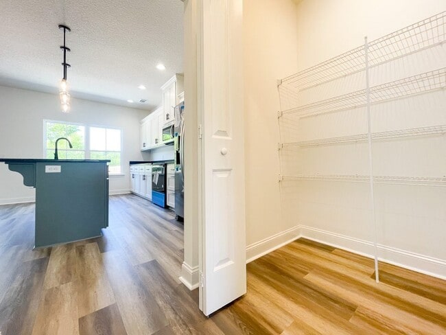Photo - 549 Meloney Dr