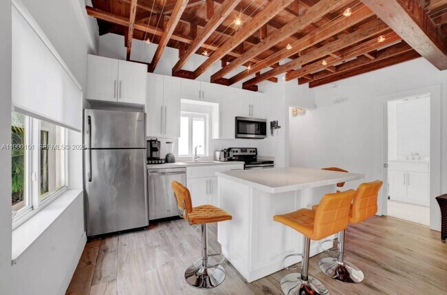 Photo - 524 NW 35th St Unidad 5