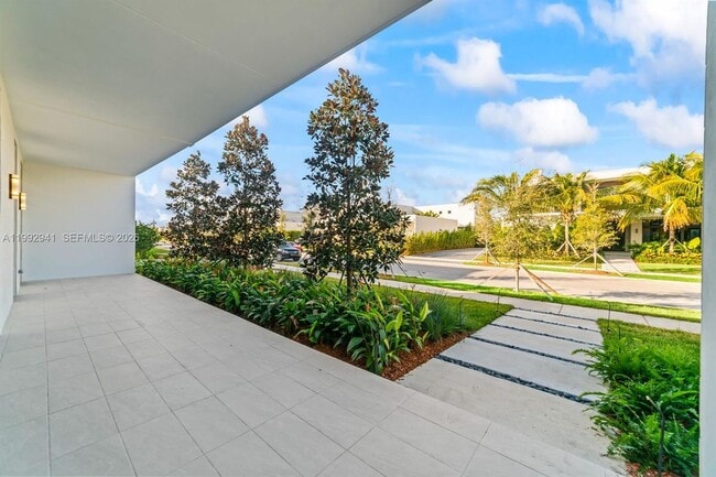 Photo - 16680 Botaniko Dr N