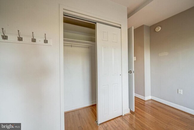 Photo - 1111 Arlington Blvd Unidad 317