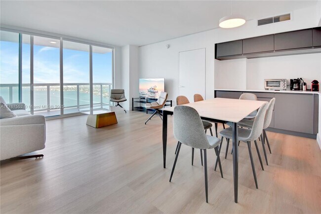 Photo - 1800 N Bayshore Dr