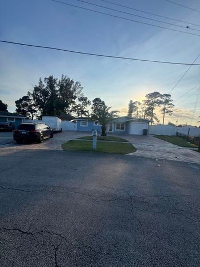 Photo - 2591 Rosehaven Rd