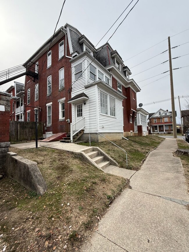 Photo - 49 W Commerce St