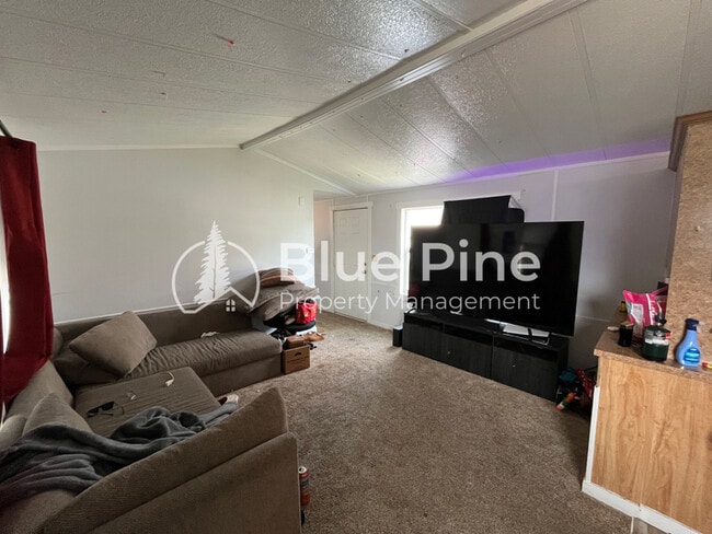 Photo - 925 Wilson Ave