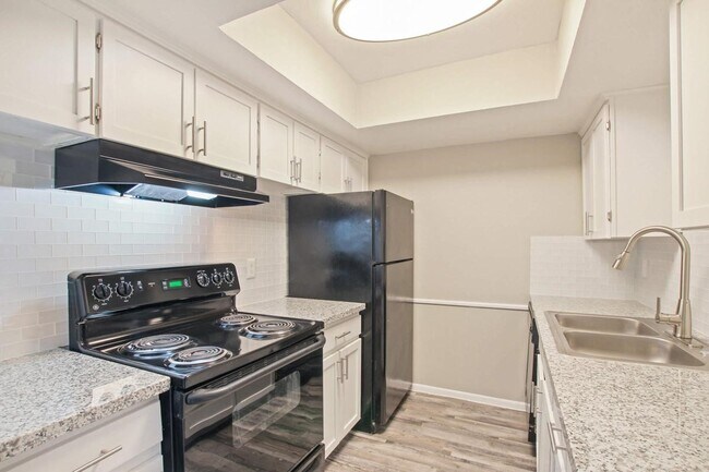 Building Photo - 1212 Hampshire Ln Unit 203-1 Rental