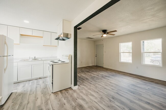 Photo - 3106 Eisenhower Rd
