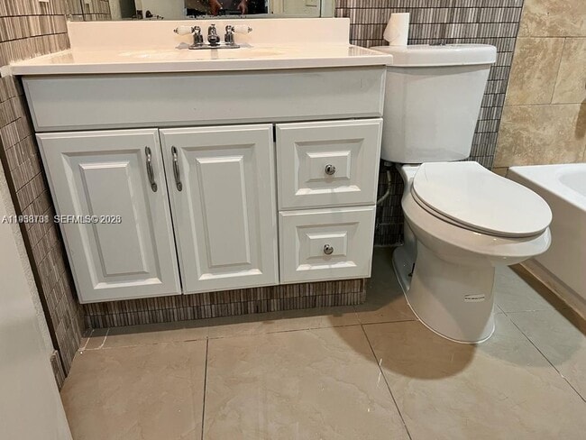 Photo - 1305 W 53rd St Unit 305