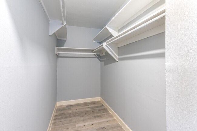 Building Photo - 9029 Gaylord Dr Unit 129