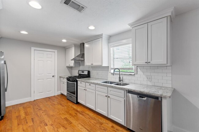 Photo - 1305 Idylwild St