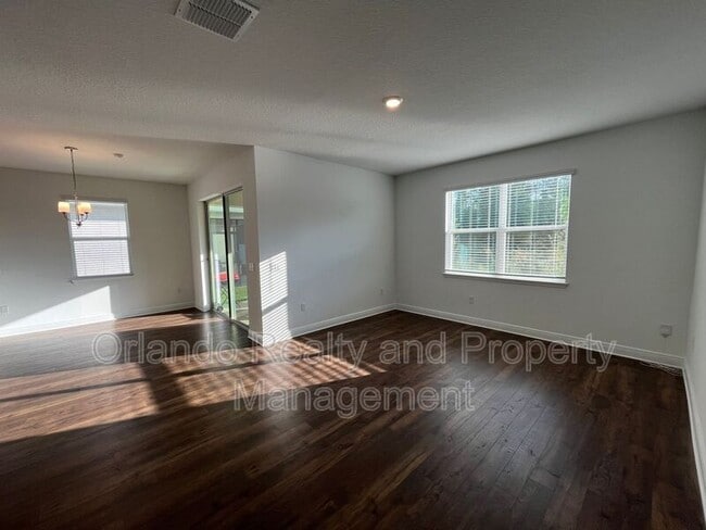 Photo - 737 Trillium Ct