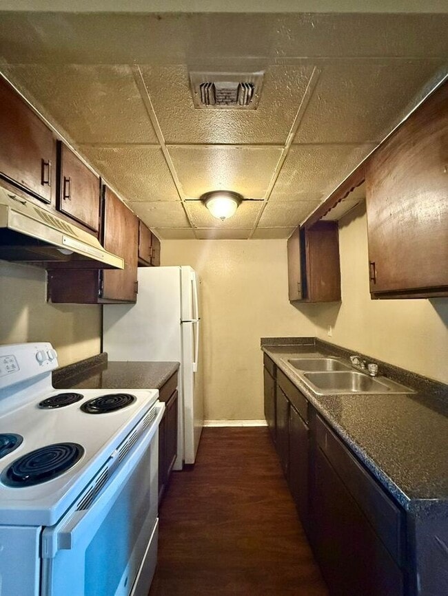 Photo - Tour Today! 1 Bed 1 Bath Apartment Near Downtown Tyler!