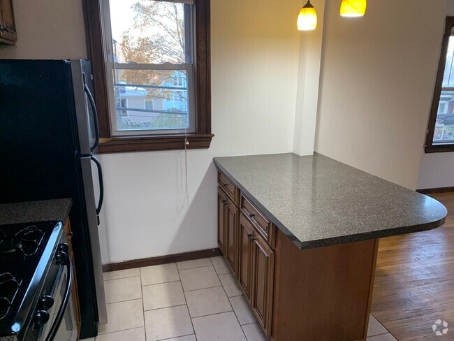 Building Photo - 83 Sheridan St Rental