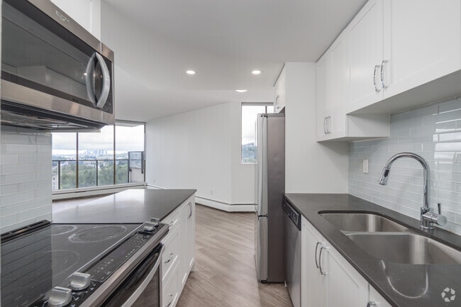 1BR, 1BA - 788SF - Kitchen