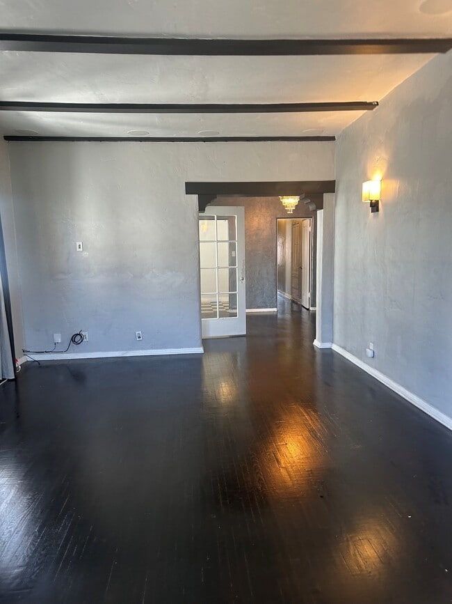 336 1/2 N Sierra Bonita Ave Unidad Upper Unit