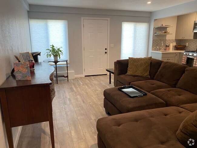 Building Photo - Epic REA – Renovated 1 BR/1 BA In-law - Ut... Rental